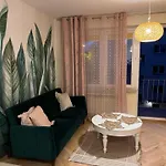 Appartement Wakcyjny Przy Ulicy Paryzntow